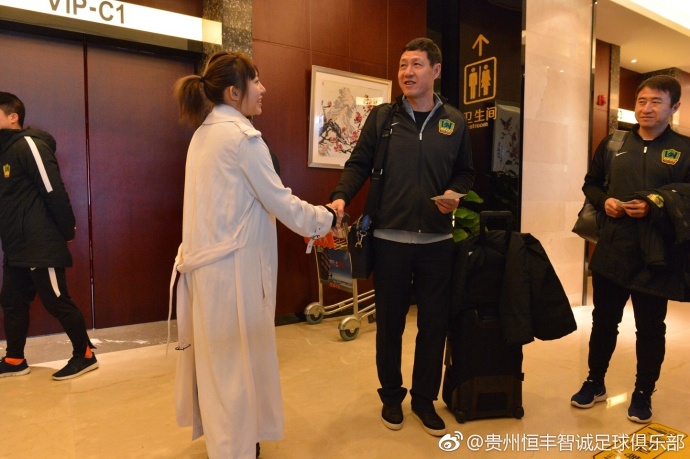 维尼修斯和卡马文加假期前往美国，他们利用洛杉矶银河的设施进行训练，维尼修斯有望在对阵马洛卡复出，而卡马文加有望在对阵马竞的西超杯半决赛复出，左后卫门迪也将在这场比赛复出。